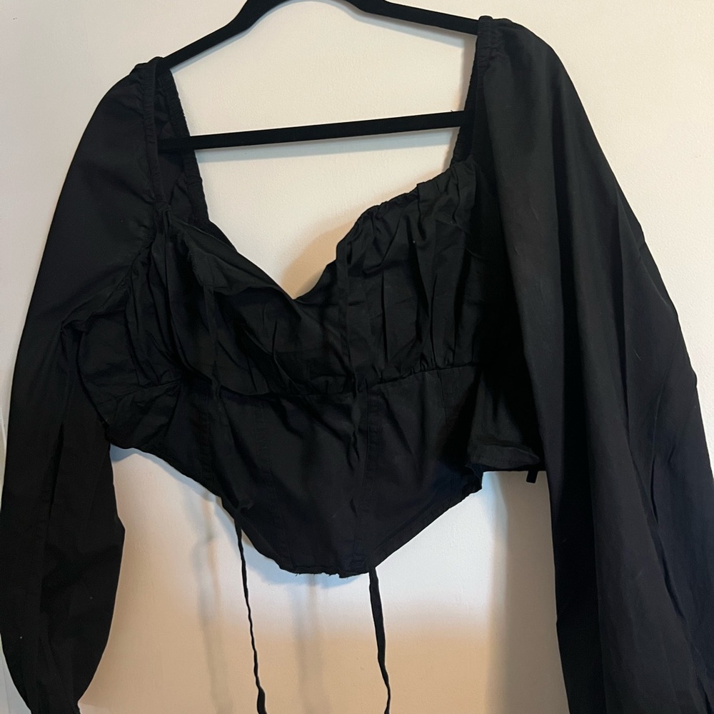 black crop top with zip in the back